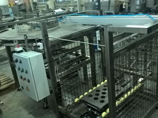 Комплекс загрузки и выгрузки тары из прямоугольных автоклавных корзин (с подвижным дном) в Гатчине